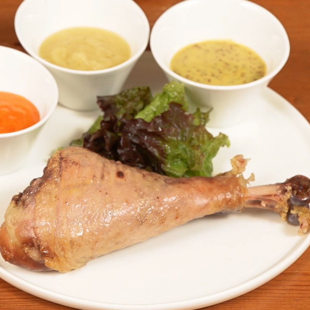 USドラムスティックターキーのディップ添え