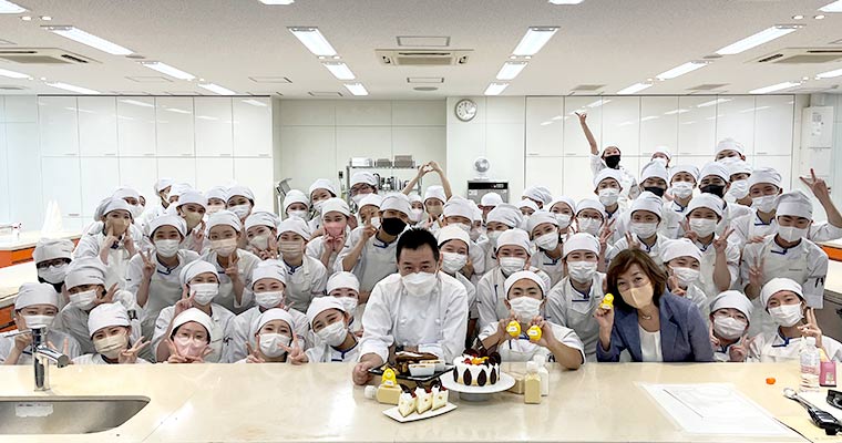 『パティスリー アプラノス』浅田晋平シェフによる アメリカ産乾燥卵を使用した焼き菓子セミナーを開催